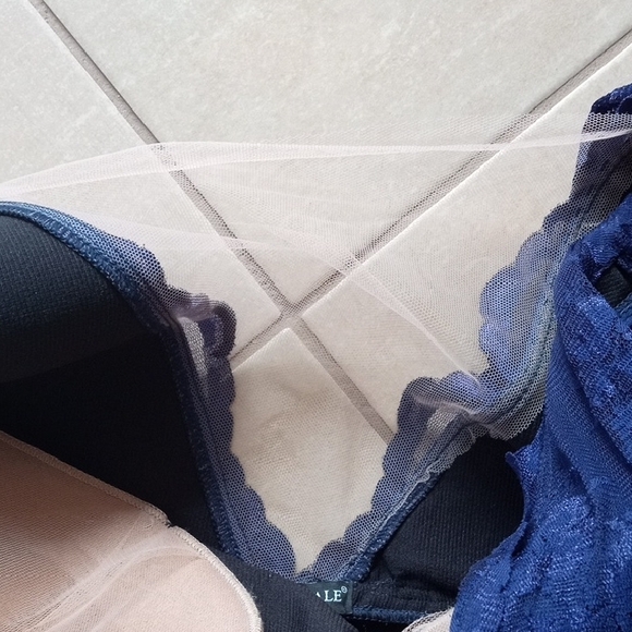 Elegant Navy Blue Lace Evening Gown - Picture 5 of 15